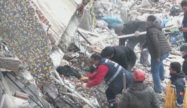 Откриха дарителска кампания за пострадалите при мощните трусове в Южна Турция